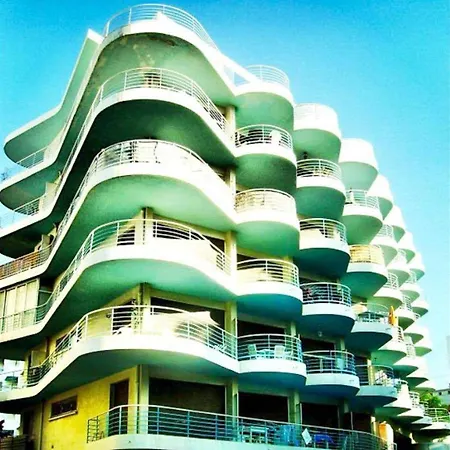 Studio Avec Vue Sur La Mer Et Terrasse Amenagee A Les Pins *