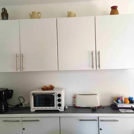 Appartement Studio Avec Vue Sur La Mer Et Terrasse Amenagee A Les Pins *